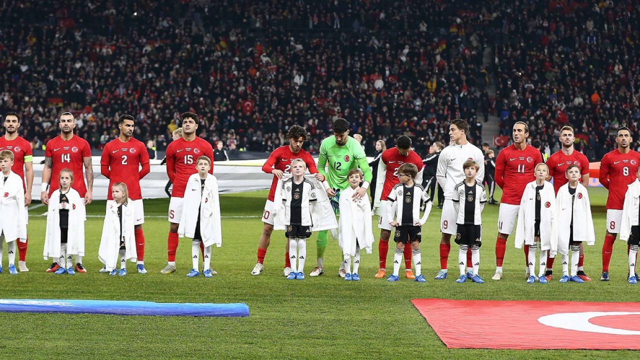A Milli Takım’ın uçağı Münih’e acil iniş yaptı