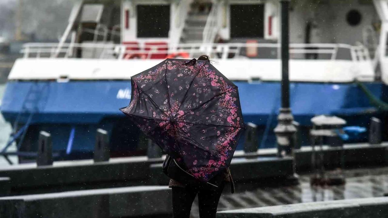 AKOM’dan İstanbul’a şiddetli yağış ve fırtına uyarısı