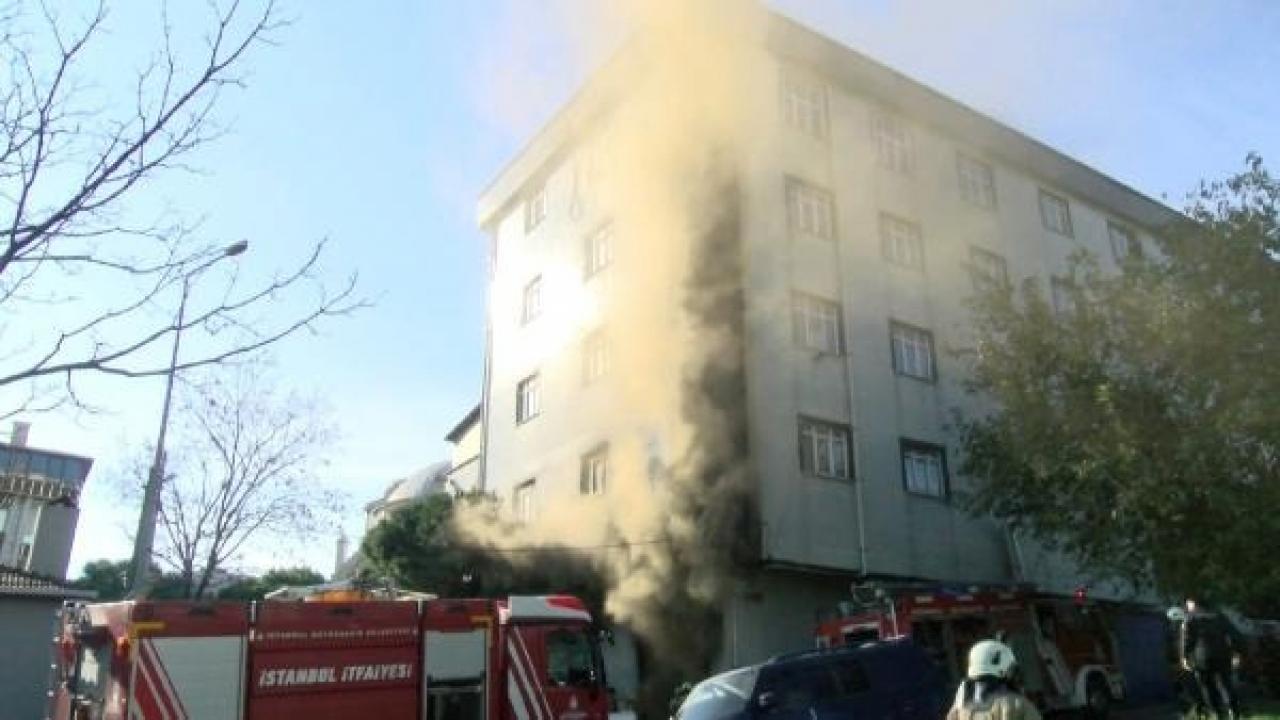 Bağcılar’da sünger deposunda yangın