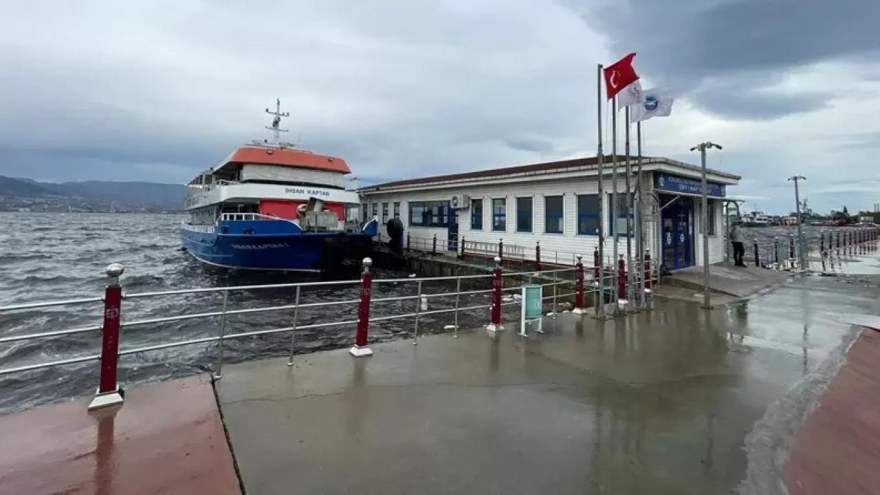 Kocaeli’de vapur seferlerine fırtına engeli