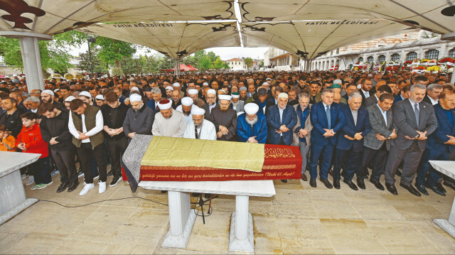 Gülbeyaz Anne dualarla uğurlandı